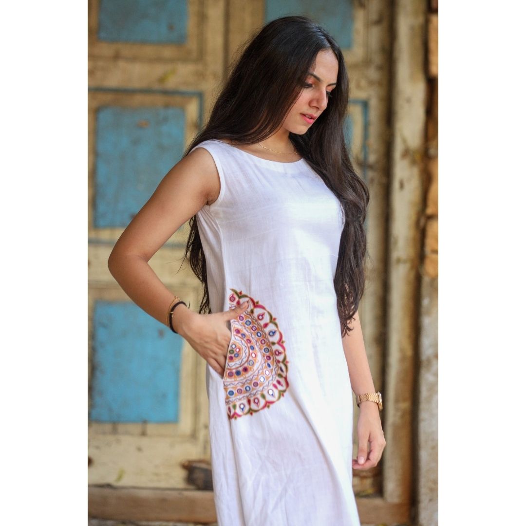 Tara Khadi White Kurti with Heer Bharat