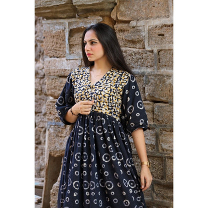 Daevi Khadi Black Round Batik Tunic